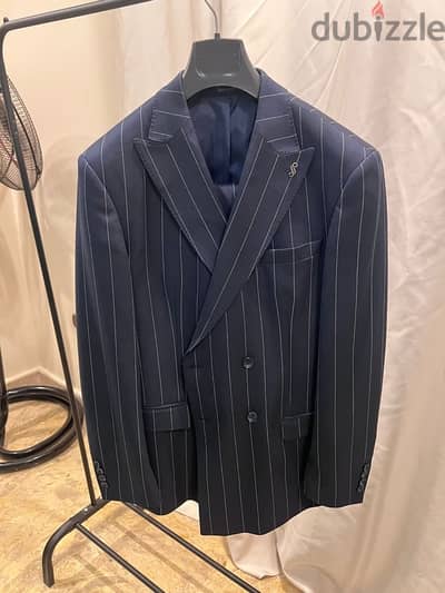 Double pleats suit