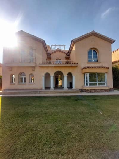 For sale in Madinaty a detached villa one of the best villa models in Madinaty with an excellent and wonderful wide garden view ready to move in