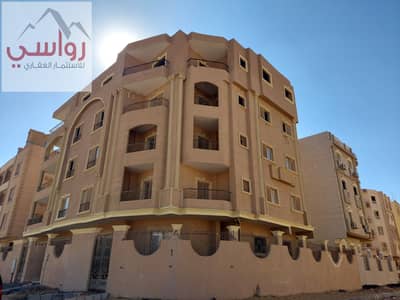 For sale a wonderful apartment at a corner with a panoramic view on a large street, 189m in a distinguished location in the Al-Andalus area, Fifth Settlement, steps away from the Southern Teseen Street, with a one and a half year installment plan at a special price