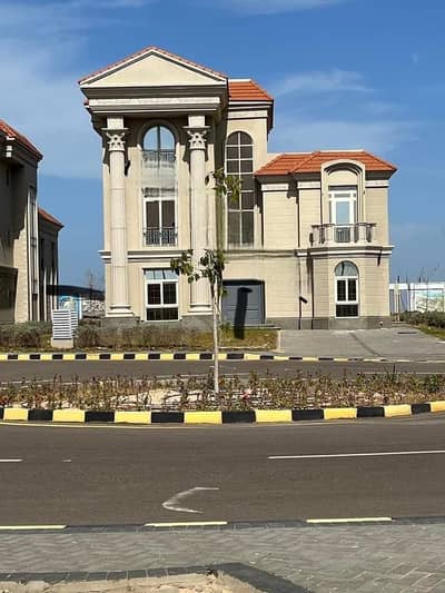 لسرعه البيع بالسعر القديم فيلا استلام فوري عالمفتاح صف اول عالبحر ف كمبوند زاهيـه بالمنصوره الجديده جاهزة للمعاينة والاستلام حالا عالمفتاح