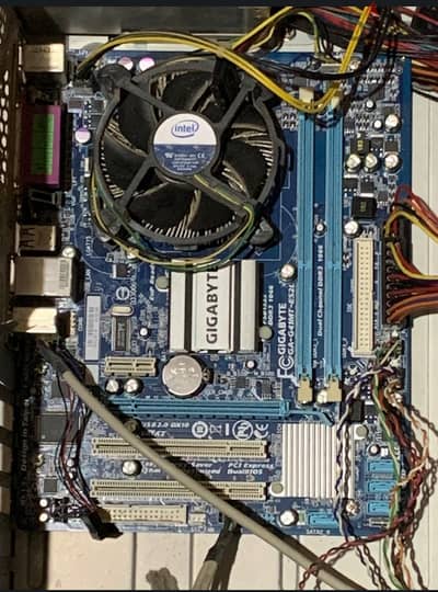كيسة كمبيوتر جيجابايت Gigabyte - بروسيسور بنتيوم 4 3جيجاهيرتز