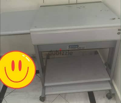 مكتب معدني