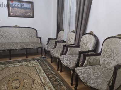 صالون للبيع