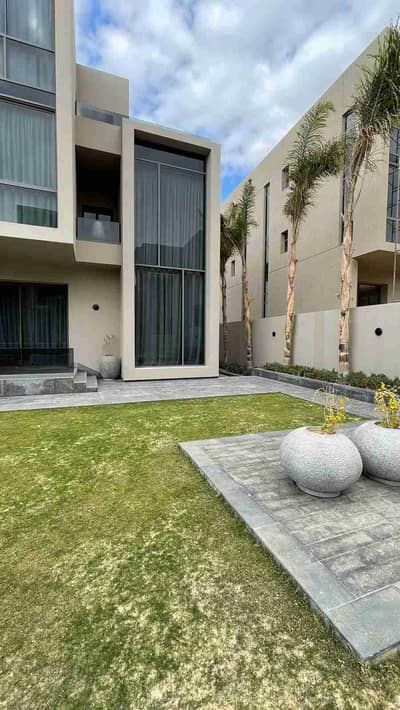 Villa for sale in fifth settlement in water way Ready for Viewing this photos from real  • Unit Type: twinhouse • Built-up Area: 360m² • Location: Waterway Compound – New Cairo • Status: Ready for viewing  Project Features:  Prime location in the heart of