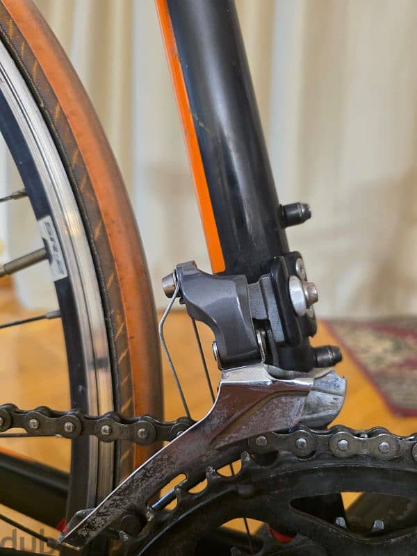 للبيع Giant Defy Road Bike أصلية - حالة محترمة وسعر قابل للتفاوض 3
