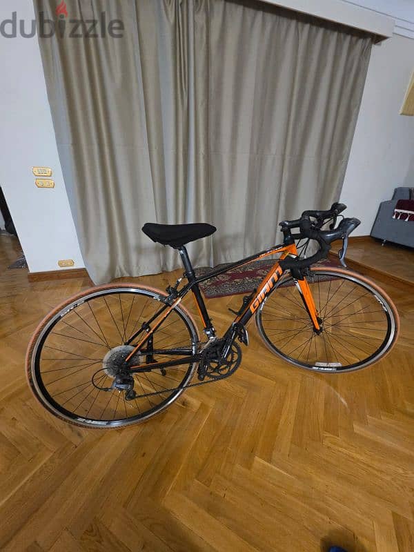 للبيع Giant Defy Road Bike أصلية - حالة محترمة وسعر قابل للتفاوض 4