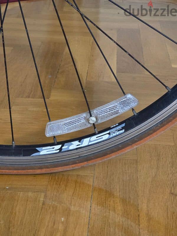 للبيع Giant Defy Road Bike أصلية - حالة محترمة وسعر قابل للتفاوض 5