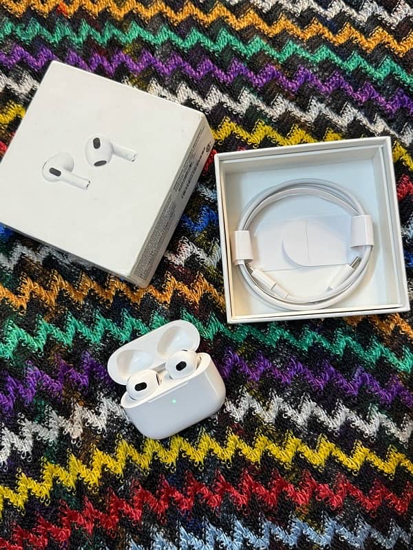 AirPods (3rd generation) 4