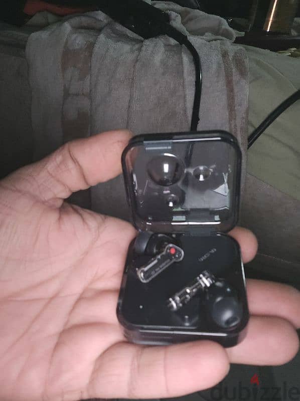 headseat nothing ear 2 4