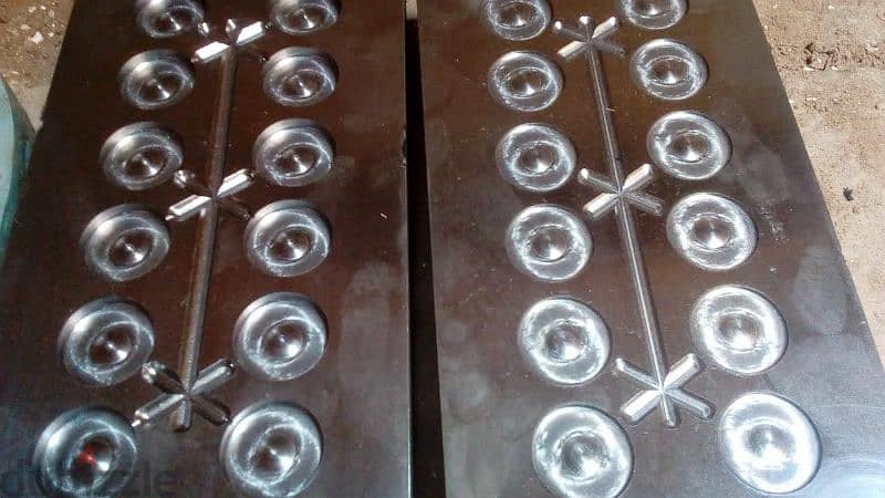 molds 12