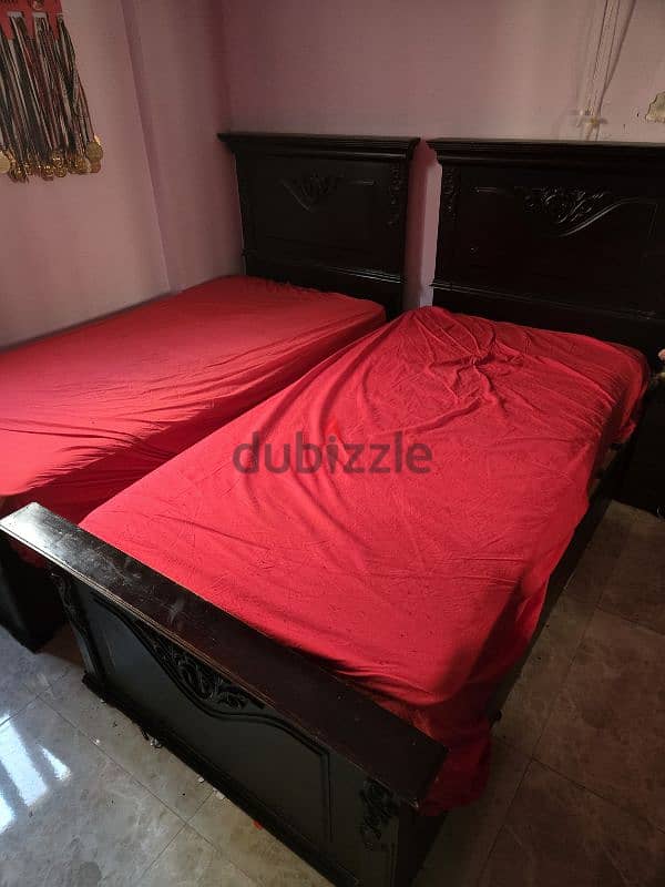 فرصه ٢ سرير لون اسود للبيع بدون مراتب حاله جيده بسعر ممتاز 2
