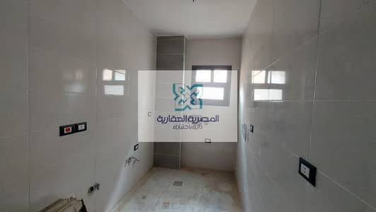 شقه للايجار اول سكن  المعراج العلوى  خلف كارفور   والدائري  بالقرب من مجمع المدارس   بالقرب من منطقه خدمات   جانبي  دور 3 جارى تشغيل الاسانسير  3 غرف