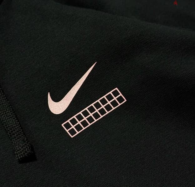 Nike small logo & spell out hoodie 4