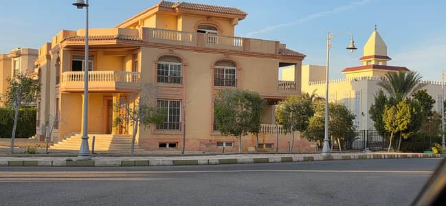 Villa 637m for sale at a special price in Larose Compound – First Settlement – ​​New Cairo – Immediate delivery – 3 bedrooms