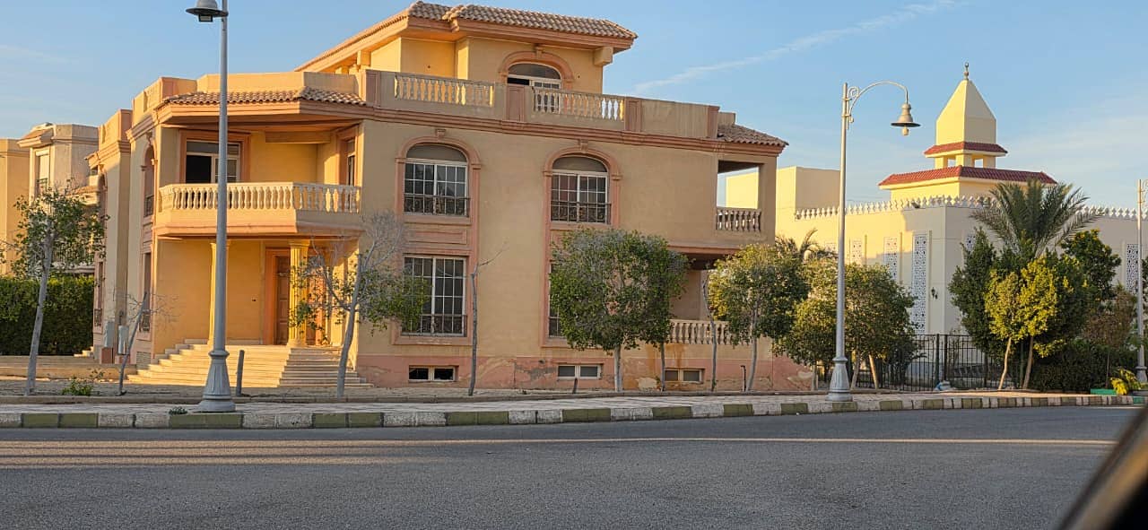 637 sqm villa for sale at a special price in Larose Compound – First ...
