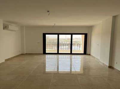 شقة للإيجار في مراسم فيفث سكوير، مع مطبخ وتكيفات هواء