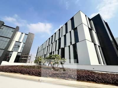 A full floor of 1400 sq m is available for rent in a prestigious building in Hyde Park, Fifth Settlement.