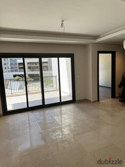 شقه للايجار اول سكن غرفتين نوم و غرفه نانى  بالمطبخ و التكيفات ابراج زد الدور السابع فيو على لاند سكيب