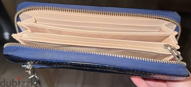 used guess indigo wallet 4