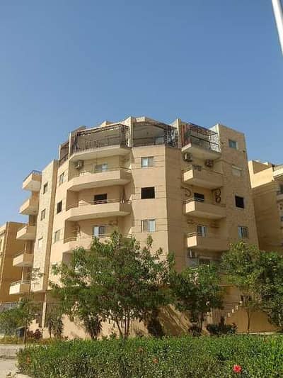 شقة مميزة للبيع داخل كمبوند المستشارين في منطقة المستثمرين الجنوبية إحدى المناطق الراقية في التجمع الخامس وقريبة من أهم المحاور والخدمات