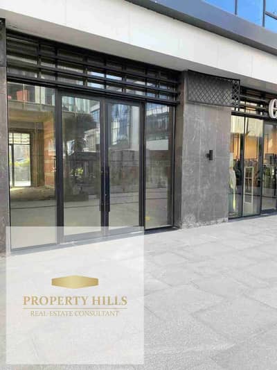 Ground floor shop for sale at number 1 North 90th Street, installments over 6 years