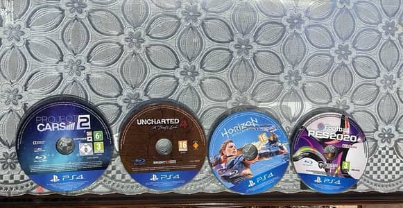 متاح سي ديهات بلايستيشن 4  لعب السعر حسب اللعب ps4 cd games