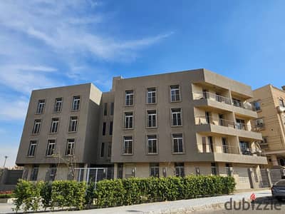 شقه بتراس مفتوح بحري فيو مفتوح علي لاندسكيب في الشروق 2 علي طريق الحريه