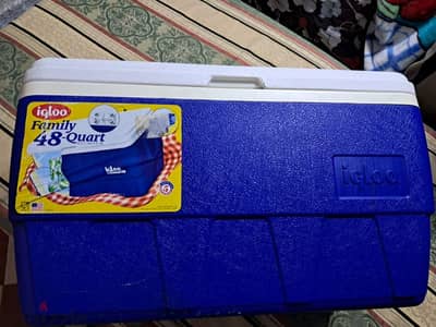 الكولر في الصورة من شركة Igloo،  امريكي الصنع