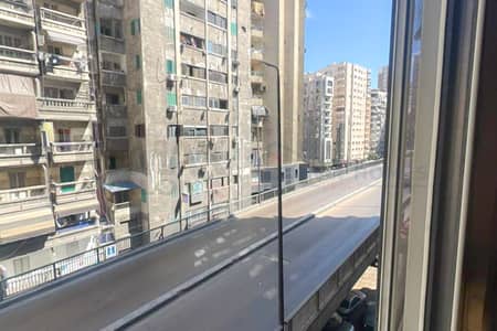شقة للبيع 90 م ميامي (ش جمال عبد الناصر مباشر)