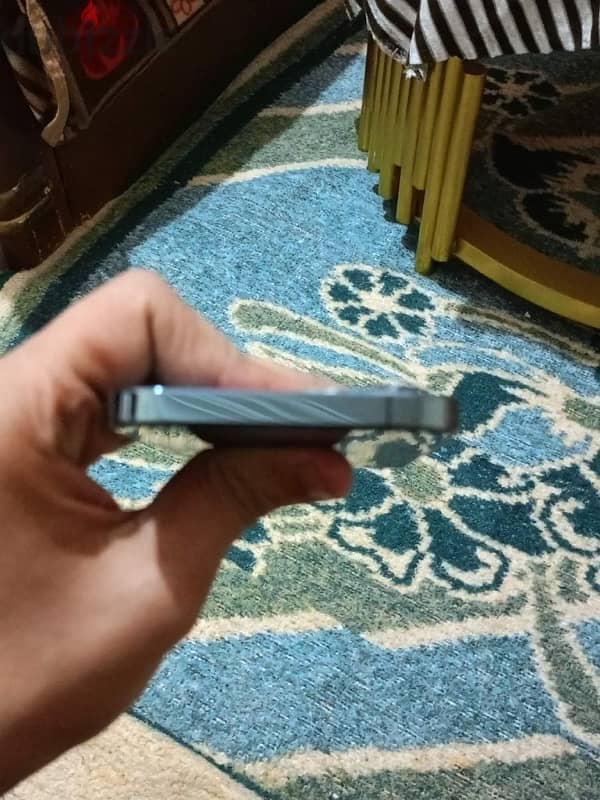 Iphone 12 pro max 4