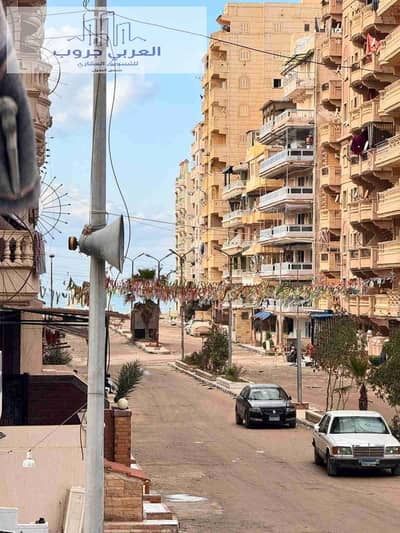 شقه في العجمي شاطئ النخيل خطوات من البحر علي شارع الرئيسي موقع سكني ممتاز شامل الخدمات