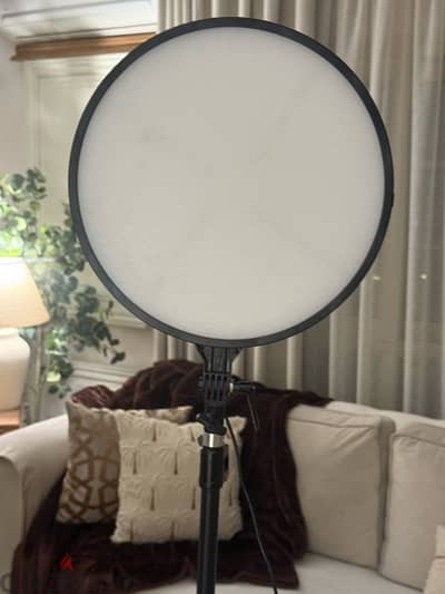 كشاف R700 ثلاث مستويات اضاءه