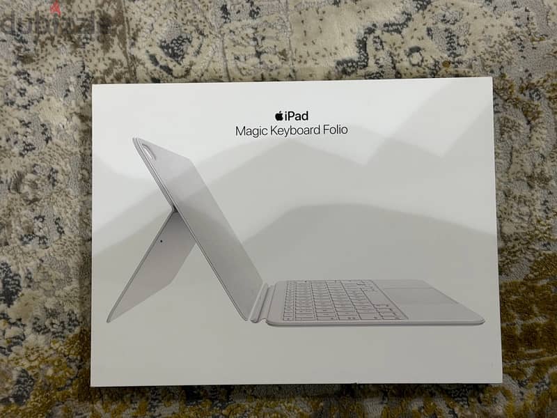 IPAD AIR A16 + Magic Keyboard Folio 1