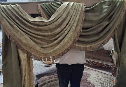 متاح برقع و٣ ستائر للبيع