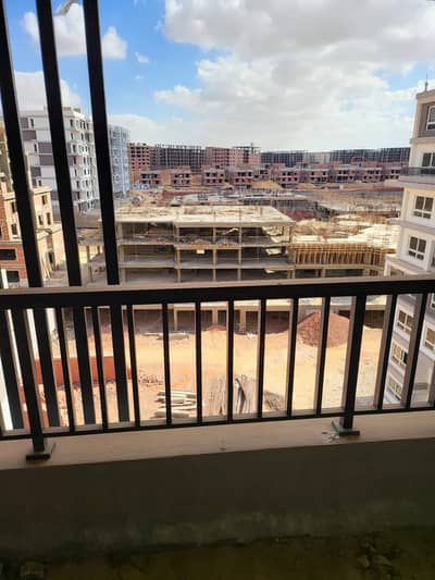 Apartment for sale in Entrada R7 compound