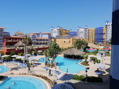 شالية للبيع مفروش بالكامل بالأثاث والأجهزة في بورتو مارينا - الساحل الشمالي  Porto Marina -North Coast استلام فوري - اطلالة حمام سباحة