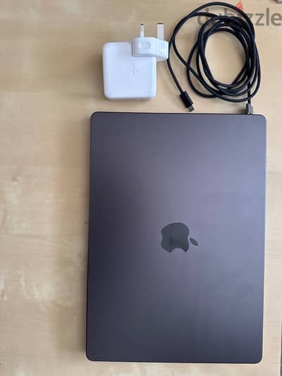 MacBook Pro 14” M4 1TB 16GB Ram Arabic/English keyboard from the UK