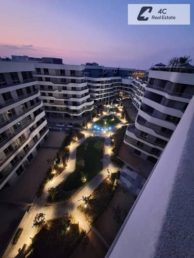 Duplex with roof resale 250 m 4 bedroom prime location open view for sale with down payment and instalment in compound Bloomfildes New cairo