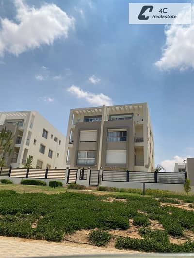 Ready to move Villa Duplex Family House 234 m 3 bedrooms for sale in prime location in Hyde Park New Cairo near to Mountain View
