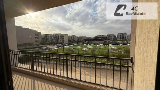 للايجار بالتكيفات شقة 3 غرف نوم  بالقرب من النادي فى اميز لوكيشن فى كمبوند فيفث سكوير فى المراسم التجمع الخامس Fifth Square بجوار ماونتن فيو اي سيتي