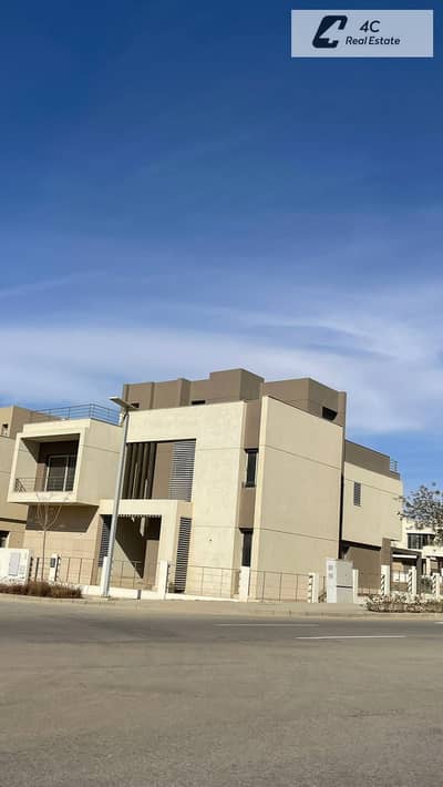 اقل سعر فيلا ريسيل 549 متر في palm hills التجمع الخامس بتقسيمه مميزه جاهزه للمعاينه very prime location