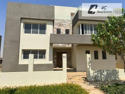 Under market price villa Standalone 326 m for sale ready to move view park141 fdan very prime location in Hyde Park