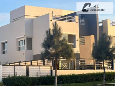 اقل سعر تاون هاوس مودرن بمقدم وتكمله اقساط في هايد بارك التجمع الخامس بافضل تقسيمه very prime location