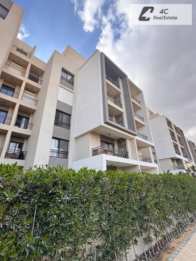 Lowset price apartment ready to move 195m with garden , installments in best location in al marasem fifth square new cairo fifth settlement