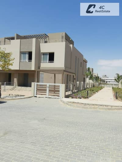 Lowest down payment , installments town house 306m corner ready to move with penthouse , lowest price in palm hills woodvill 6 october