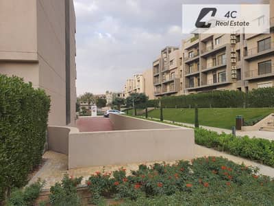 للبيع شقه 168 م متشطبه بكمبوند فيفث سكوير المراسم نيو كايرو التجمع الخامس in Fifth Square Al Marasem New Cairo