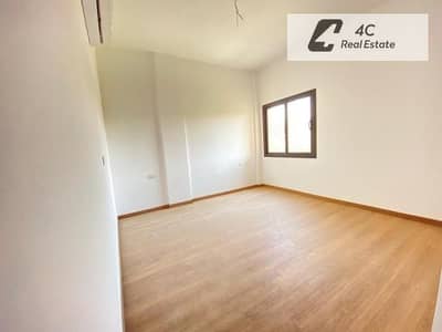 For sale at the lowest price, including air conditioning and kitchen: a 3-bedroom apartment, ready for immediate occupancy - Al Marasem Fifth Square.