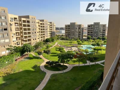 For sale in The Square Compound, Sabbour: a 176 sqm resale apartment with an old contract, overlooking a large landscape view. Ready for viewing