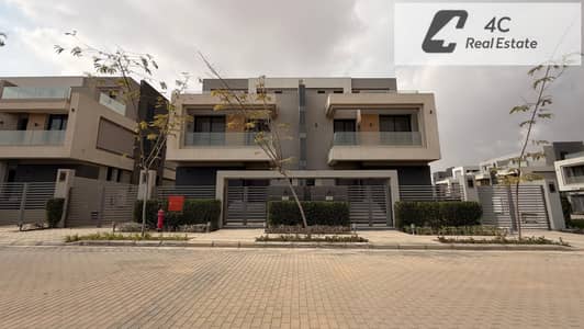 Lowest Price villa Twin house  300m ready to move Prime Location Open View In La Vista City New Capital New Cairo
