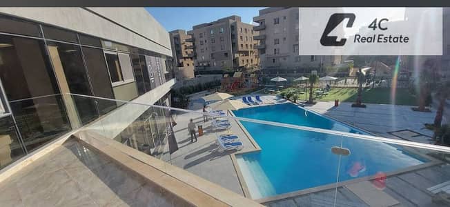 للبيع بنص سعر الشركه شقه 185 متر  جاهزه للمعاينه بكمبوند ذا سكوير التجمع الخامس open view land scape